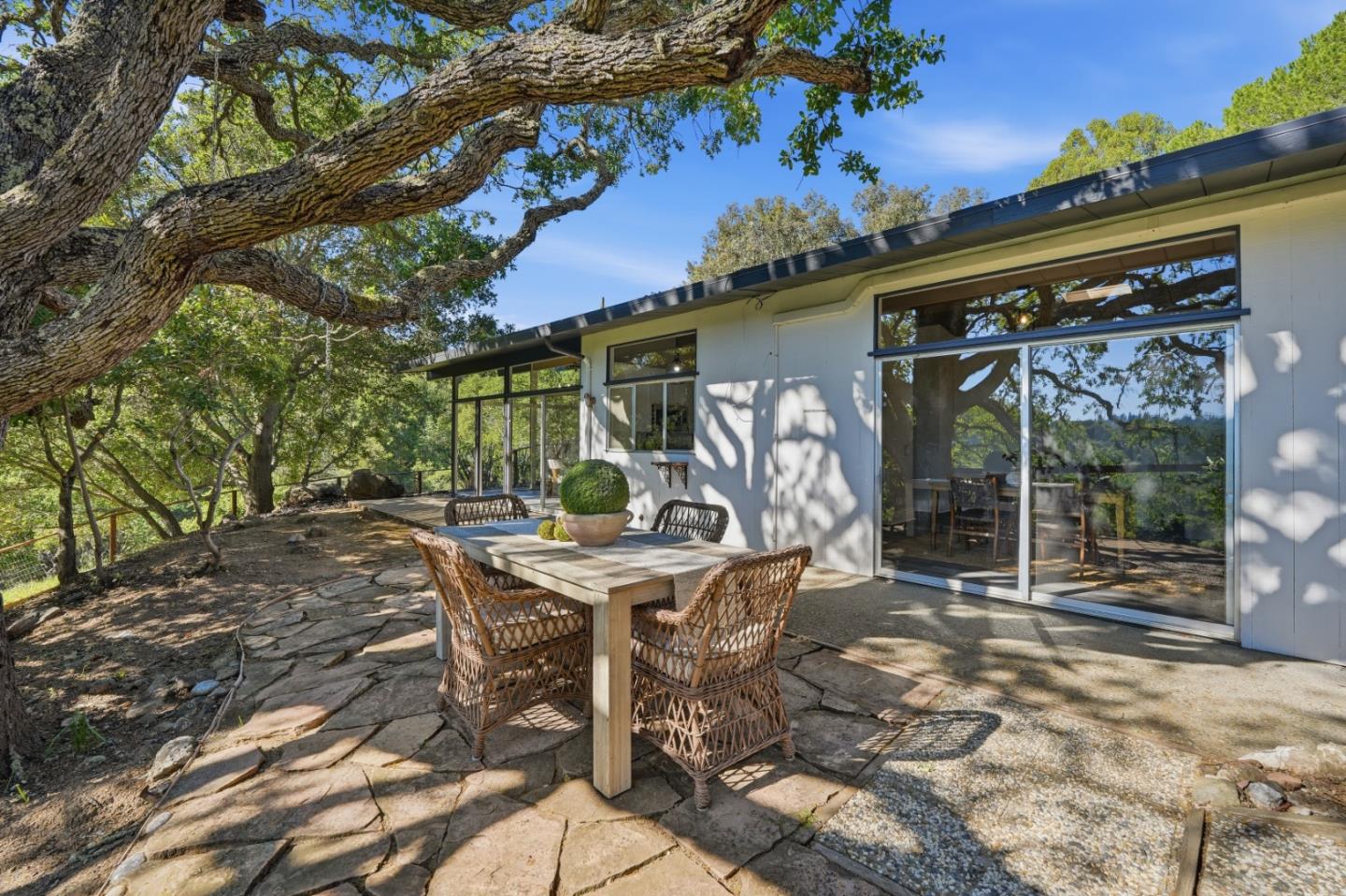 Detail Gallery Image 33 of 44 For 2930 Alexis Dr, Palo Alto,  CA 94304 - 3 Beds | 2 Baths