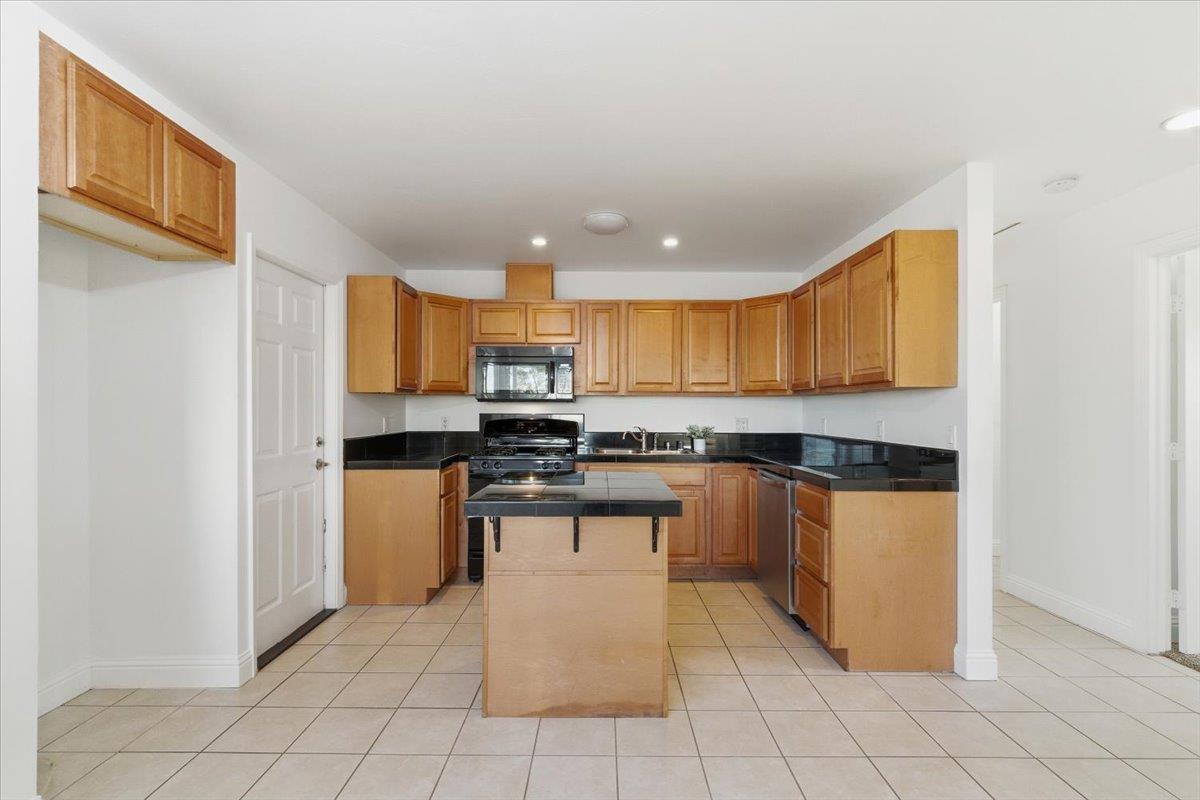 Detail Gallery Image 10 of 20 For 1610 Soto St, Seaside,  CA 93955 - 3 Beds | 1 Baths