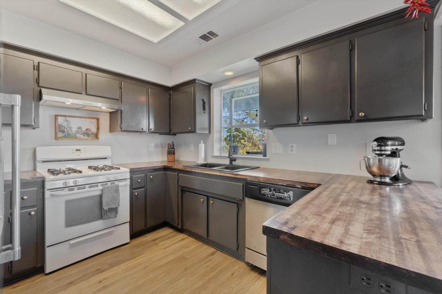 Detail Gallery Image 14 of 64 For 19789 Weide Way, Anderson,  CA 96007 - 3 Beds | 2 Baths