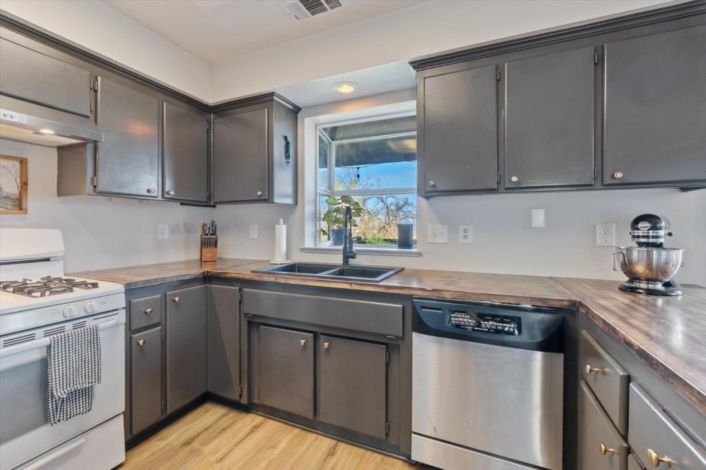 Detail Gallery Image 15 of 64 For 19789 Weide Way, Anderson,  CA 96007 - 3 Beds | 2 Baths