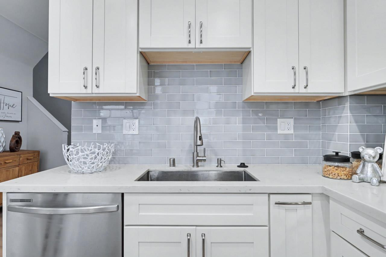 Detail Gallery Image 12 of 35 For 159 Irene Ct, Mountain View,  CA 94043 - 3 Beds | 2/1 Baths