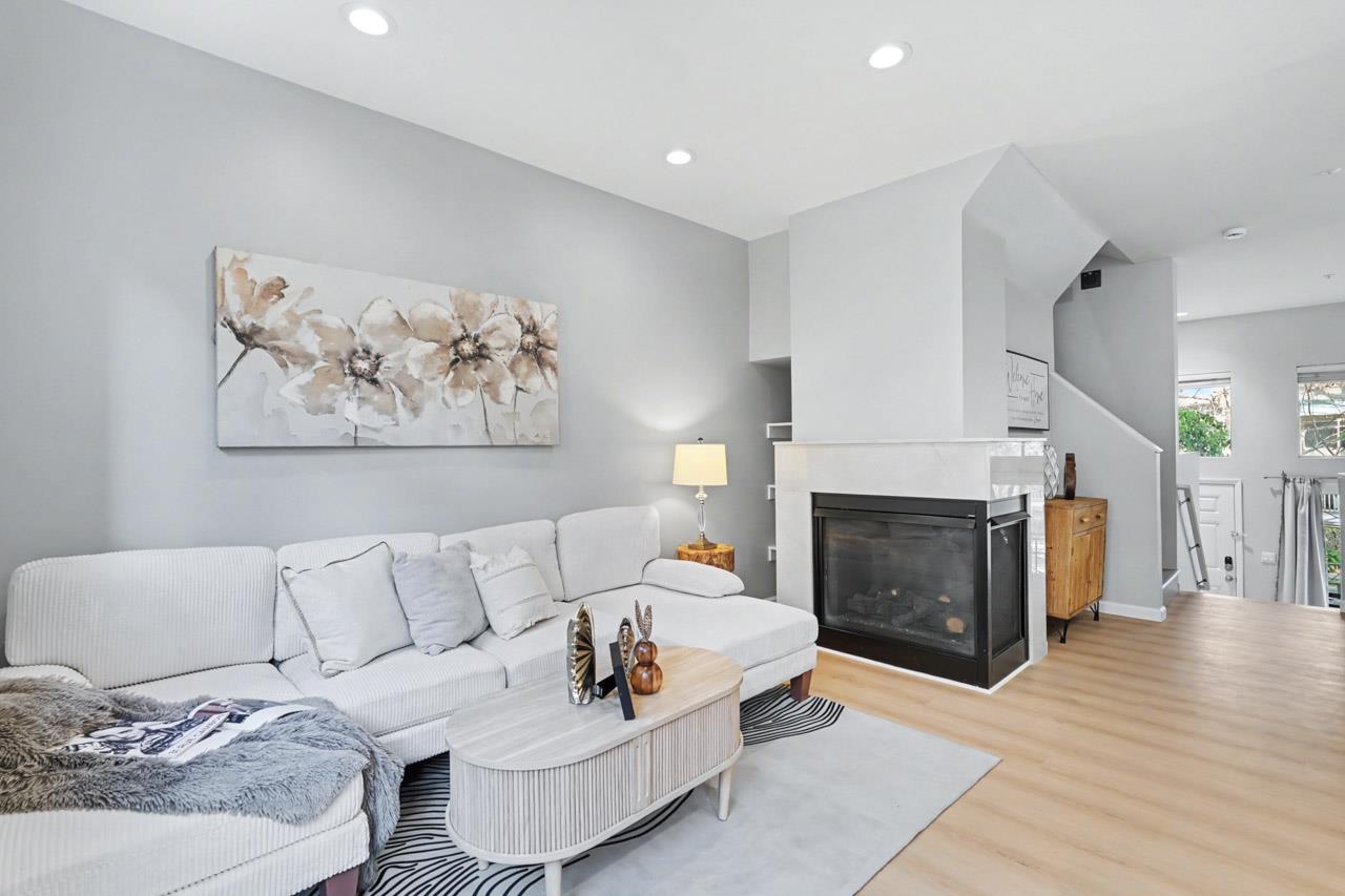 Detail Gallery Image 14 of 35 For 159 Irene Ct, Mountain View,  CA 94043 - 3 Beds | 2/1 Baths