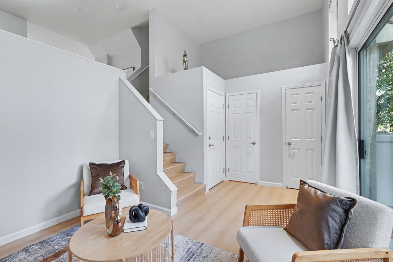 Detail Gallery Image 3 of 35 For 159 Irene Ct, Mountain View,  CA 94043 - 3 Beds | 2/1 Baths