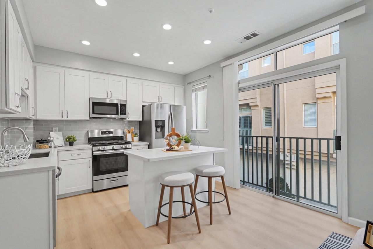 Detail Gallery Image 8 of 35 For 159 Irene Ct, Mountain View,  CA 94043 - 3 Beds | 2/1 Baths