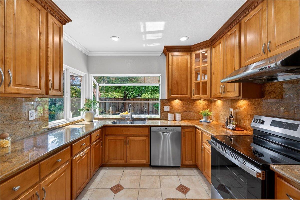 Detail Gallery Image 14 of 59 For 1113 Mcintosh Creek Dr, San Jose,  CA 95120 - 4 Beds | 2/1 Baths