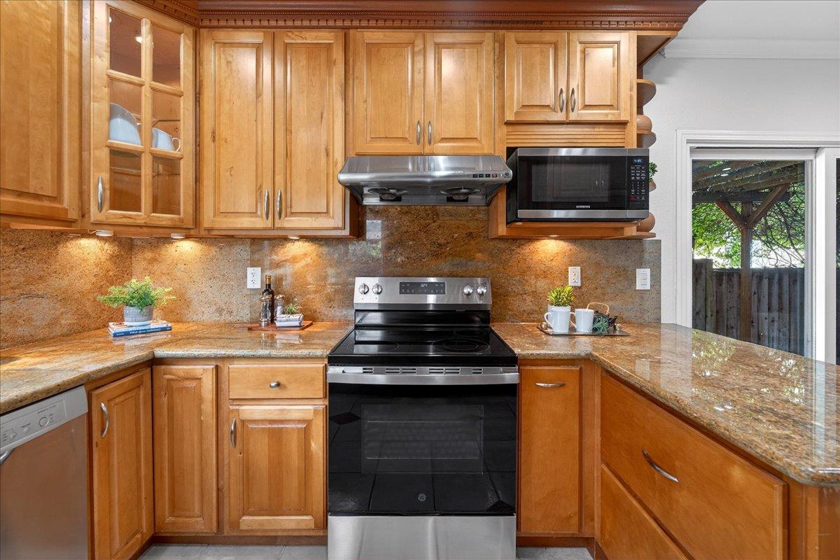 Detail Gallery Image 15 of 59 For 1113 Mcintosh Creek Dr, San Jose,  CA 95120 - 4 Beds | 2/1 Baths