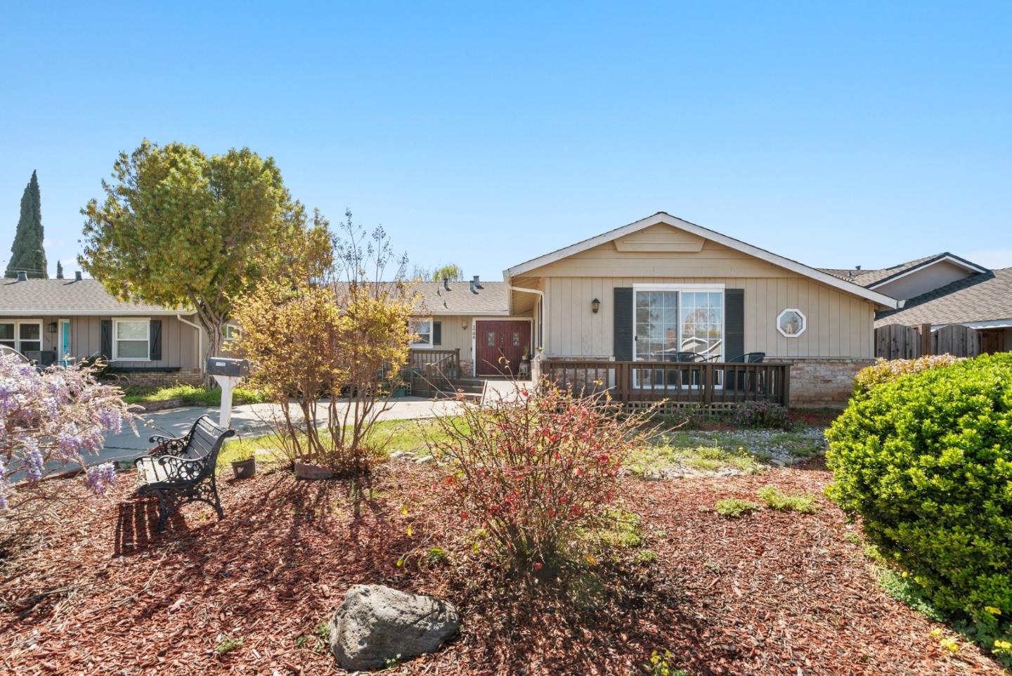 Detail Gallery Image 2 of 33 For 1708 Hallmark Ln, San Jose,  CA 95124 - – Beds | – Baths