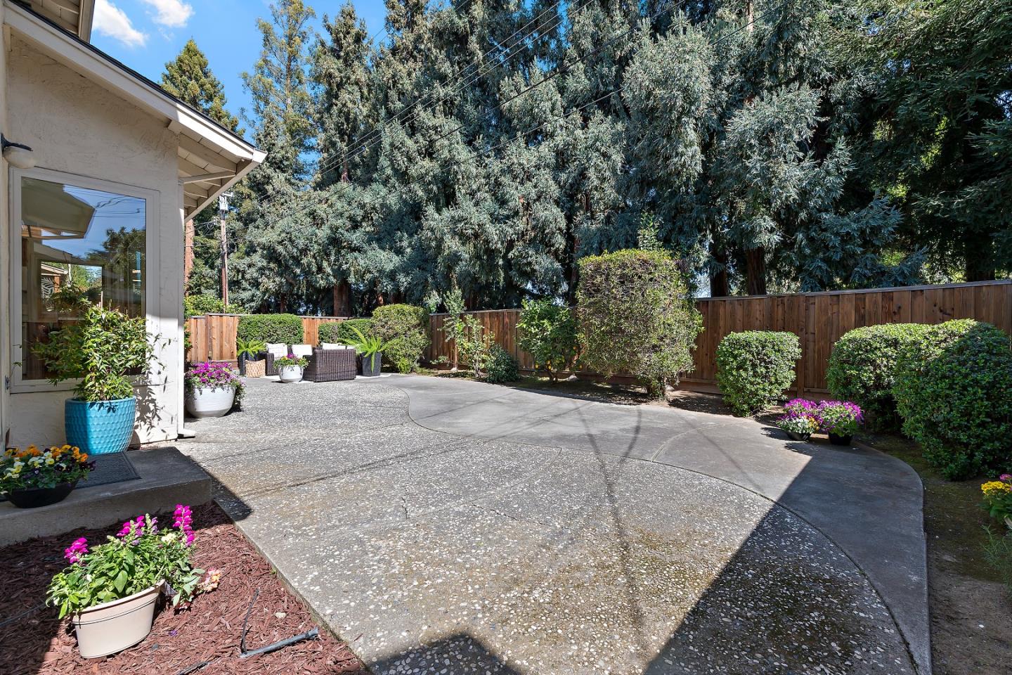 Detail Gallery Image 15 of 26 For 880 Russet Dr, Sunnyvale,  CA 94087 - 6 Beds | 3 Baths