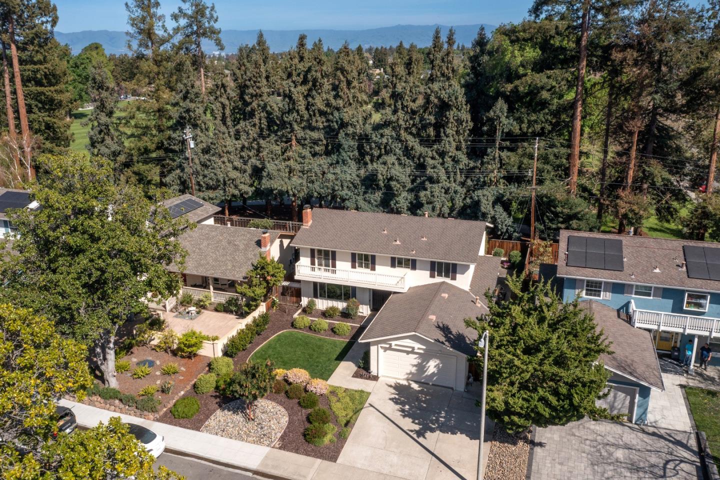 Detail Gallery Image 19 of 26 For 880 Russet Dr, Sunnyvale,  CA 94087 - 6 Beds | 3 Baths