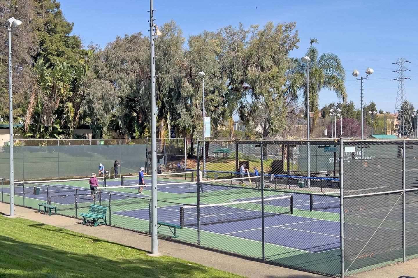 Detail Gallery Image 22 of 26 For 880 Russet Dr, Sunnyvale,  CA 94087 - 6 Beds | 3 Baths