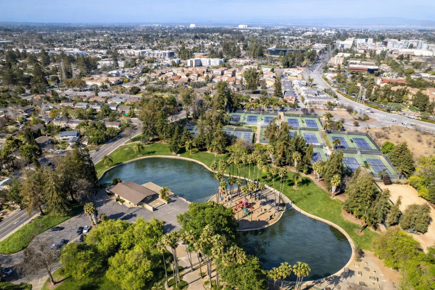 Detail Gallery Image 24 of 26 For 880 Russet Dr, Sunnyvale,  CA 94087 - 6 Beds | 3 Baths