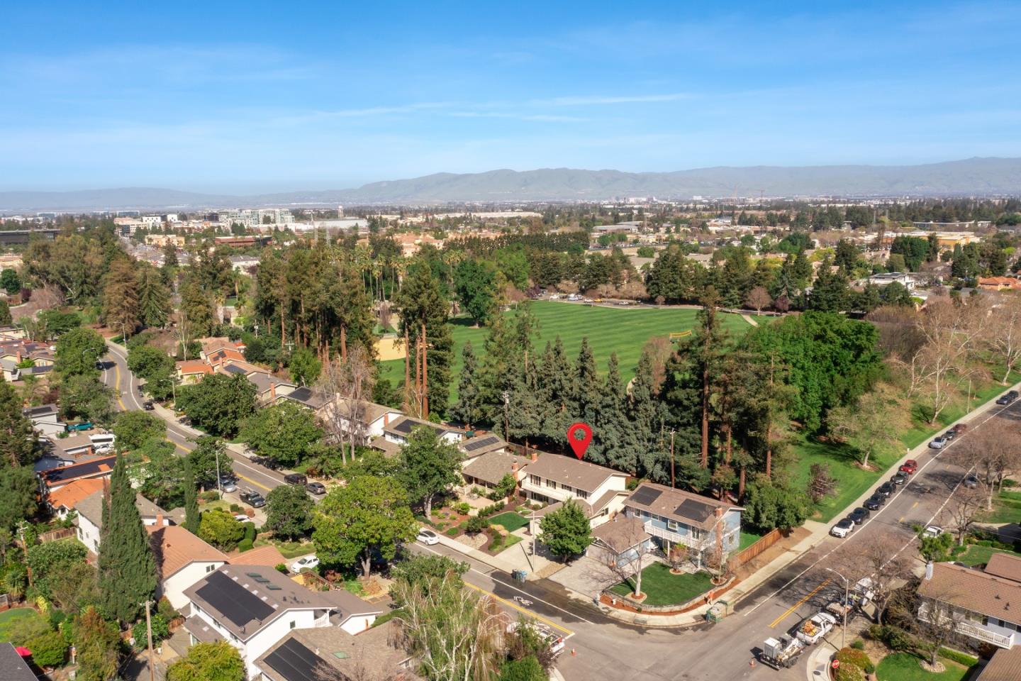 Detail Gallery Image 3 of 26 For 880 Russet Dr, Sunnyvale,  CA 94087 - 6 Beds | 3 Baths