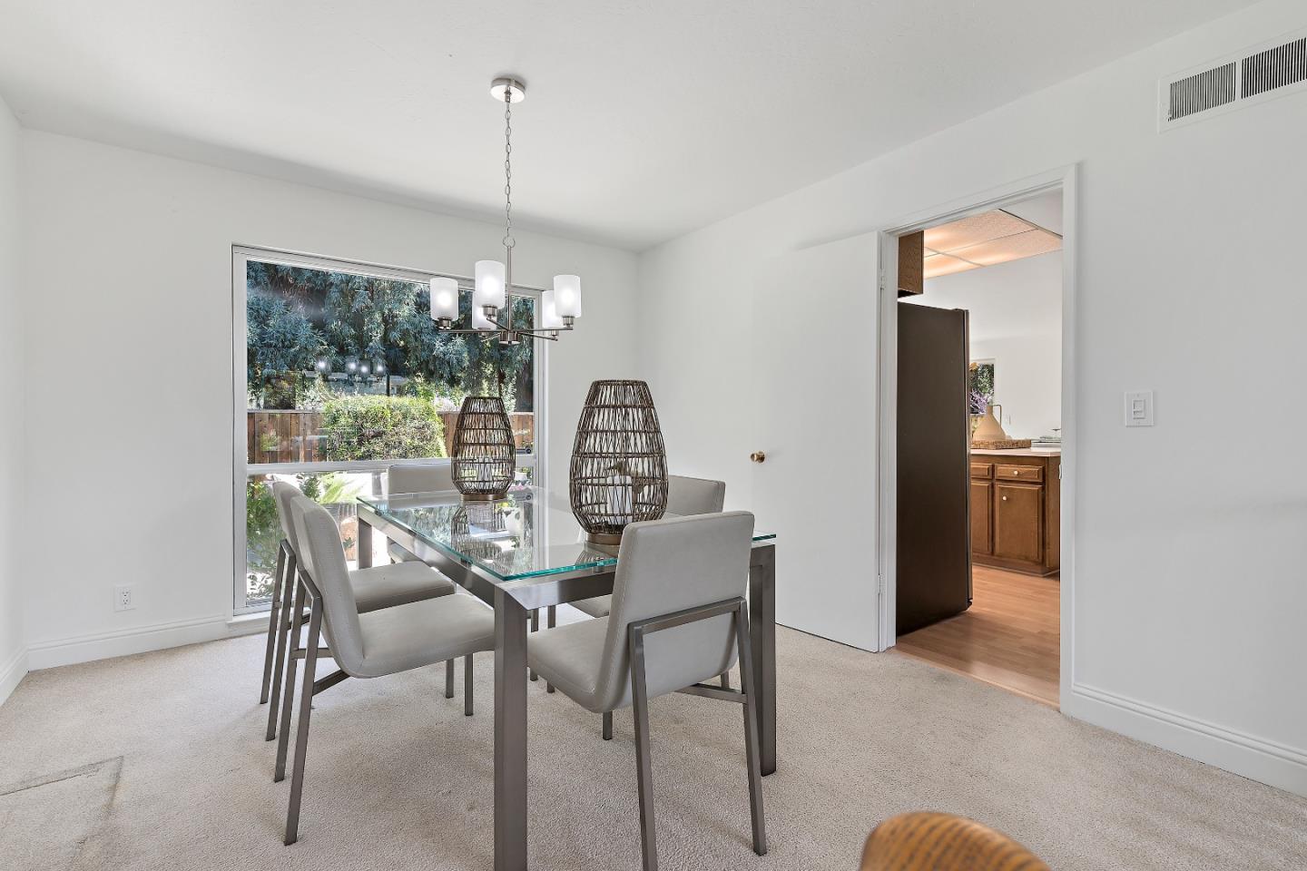 Detail Gallery Image 7 of 26 For 880 Russet Dr, Sunnyvale,  CA 94087 - 6 Beds | 3 Baths