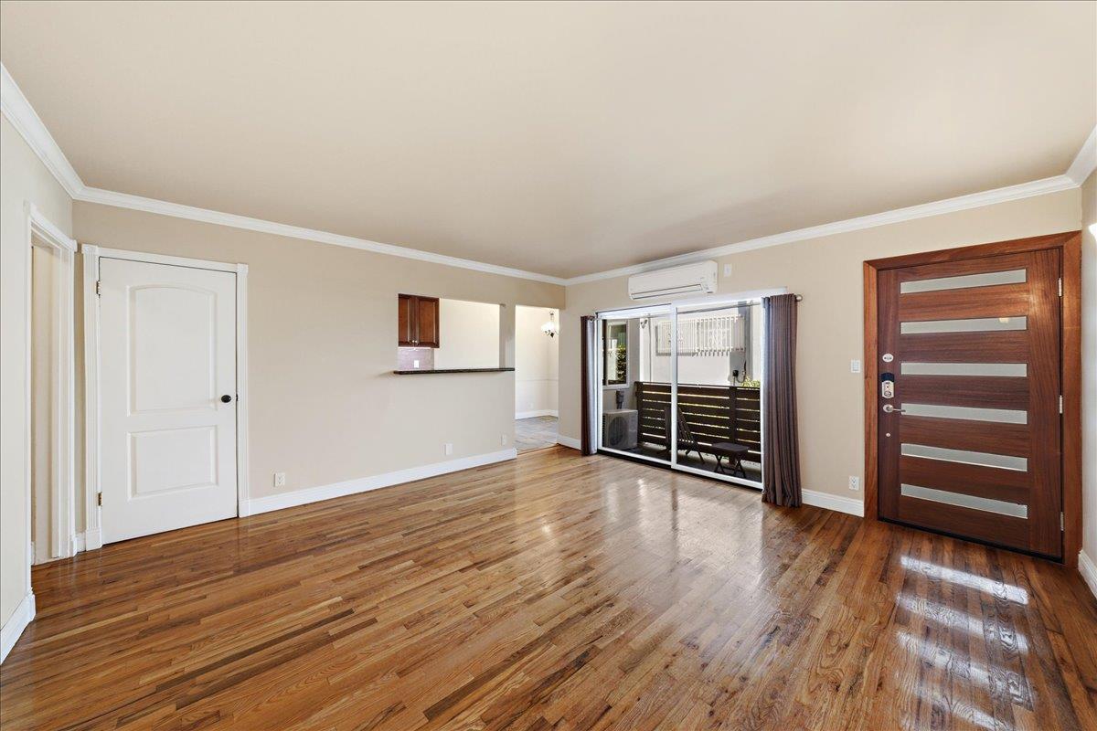 Detail Gallery Image 3 of 17 For 11719 Mayfield Ave Apt 1,  Los Angeles,  CA 90049 - 2 Beds | 1 Baths