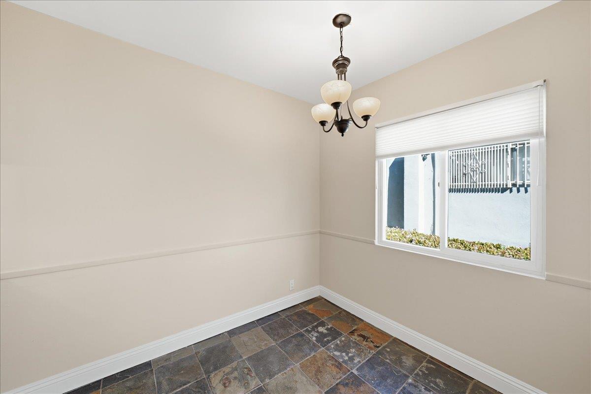 Detail Gallery Image 4 of 17 For 11719 Mayfield Ave Apt 1,  Los Angeles,  CA 90049 - 2 Beds | 1 Baths