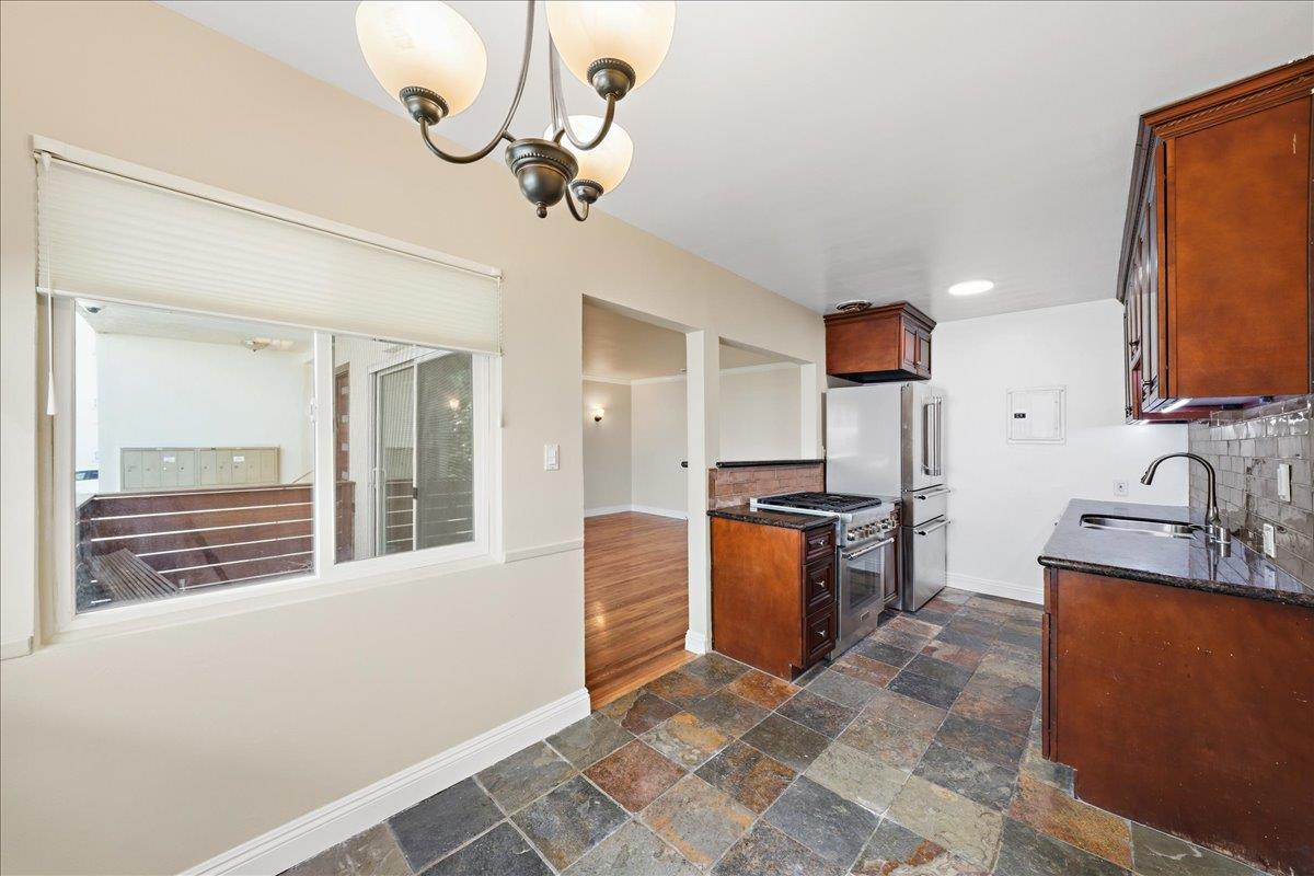 Detail Gallery Image 5 of 17 For 11719 Mayfield Ave Apt 1,  Los Angeles,  CA 90049 - 2 Beds | 1 Baths