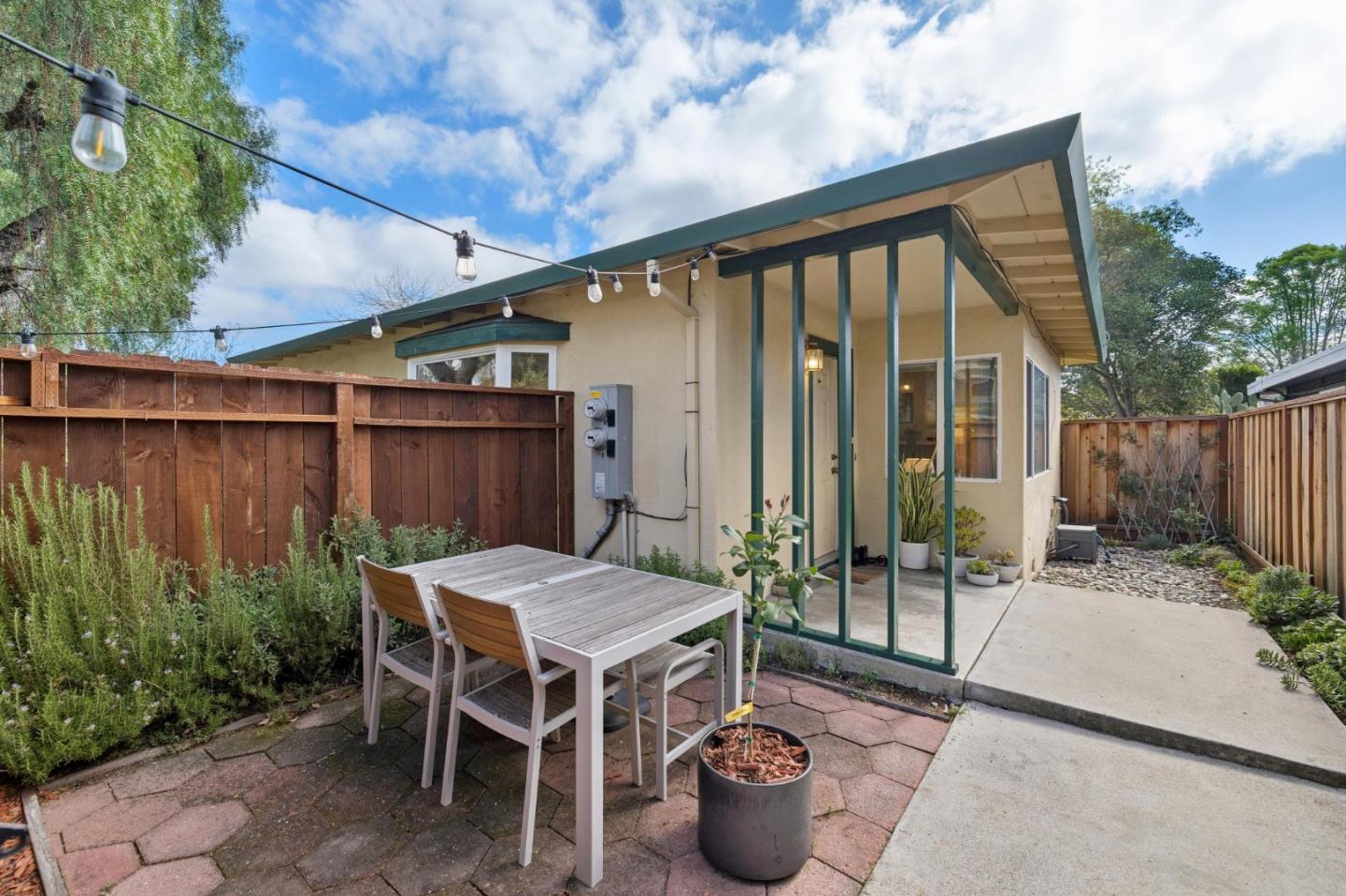 Detail Gallery Image 3 of 33 For 674 Bryson Ave, Palo Alto,  CA 94306 - – Beds | – Baths