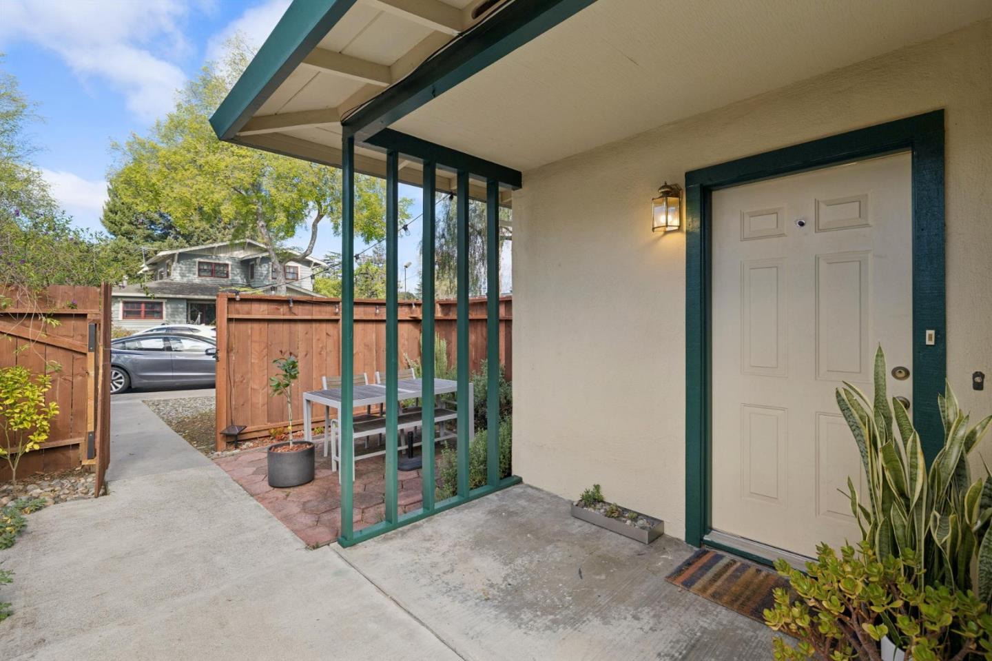 Detail Gallery Image 4 of 33 For 674 Bryson Ave, Palo Alto,  CA 94306 - – Beds | – Baths