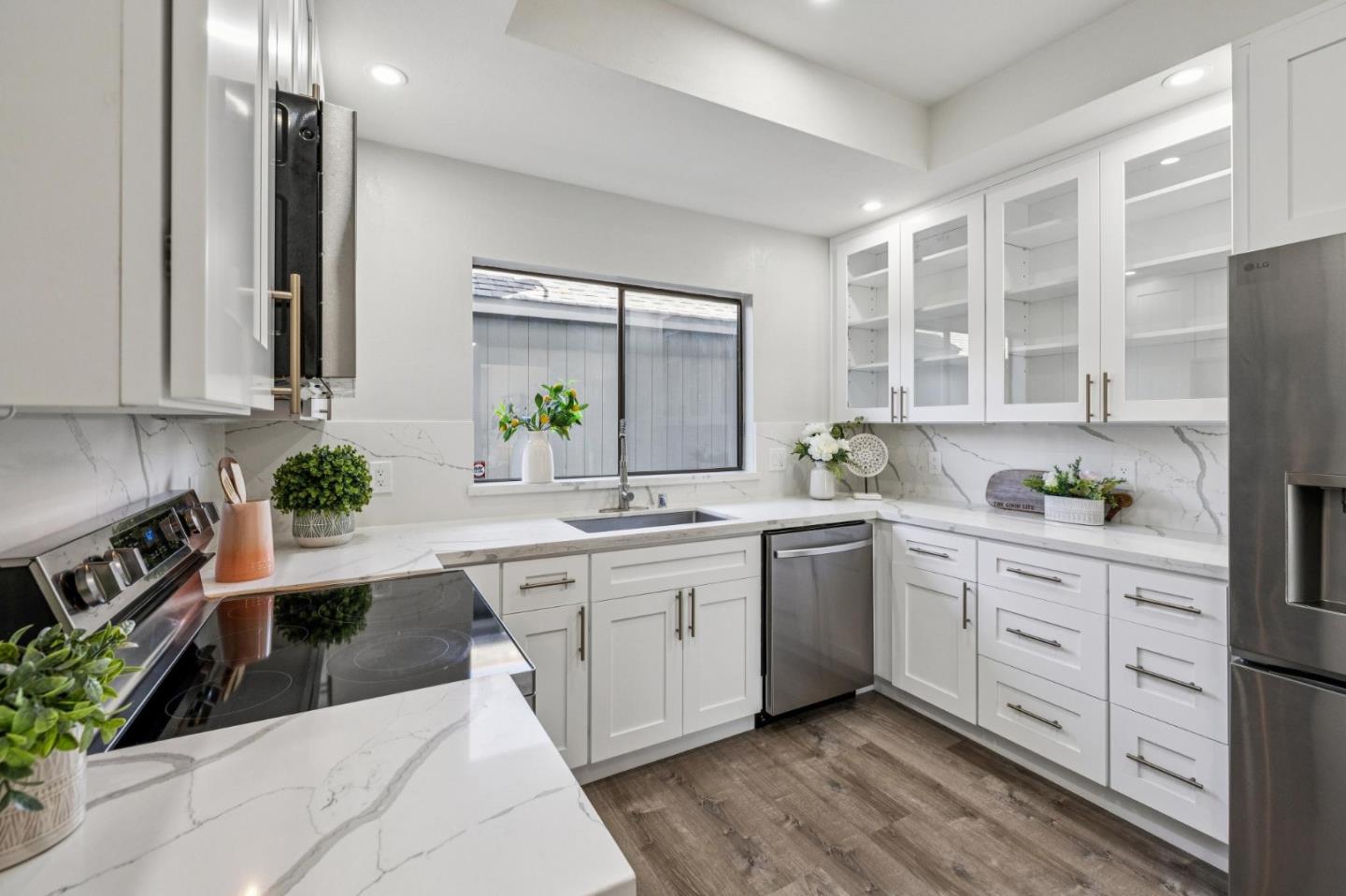 Detail Gallery Image 14 of 75 For 856 Andromeda, Foster City,  CA 94404 - 3 Beds | 2/1 Baths