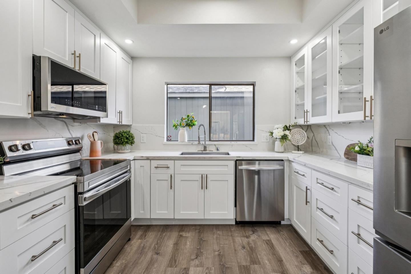 Detail Gallery Image 15 of 75 For 856 Andromeda, Foster City,  CA 94404 - 3 Beds | 2/1 Baths