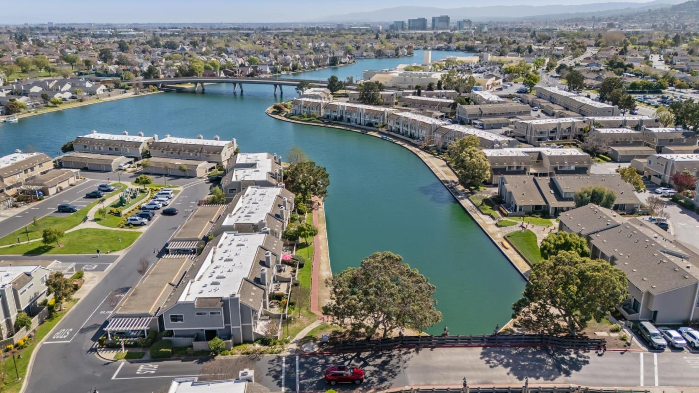 Detail Gallery Image 4 of 75 For 856 Andromeda, Foster City,  CA 94404 - 3 Beds | 2/1 Baths