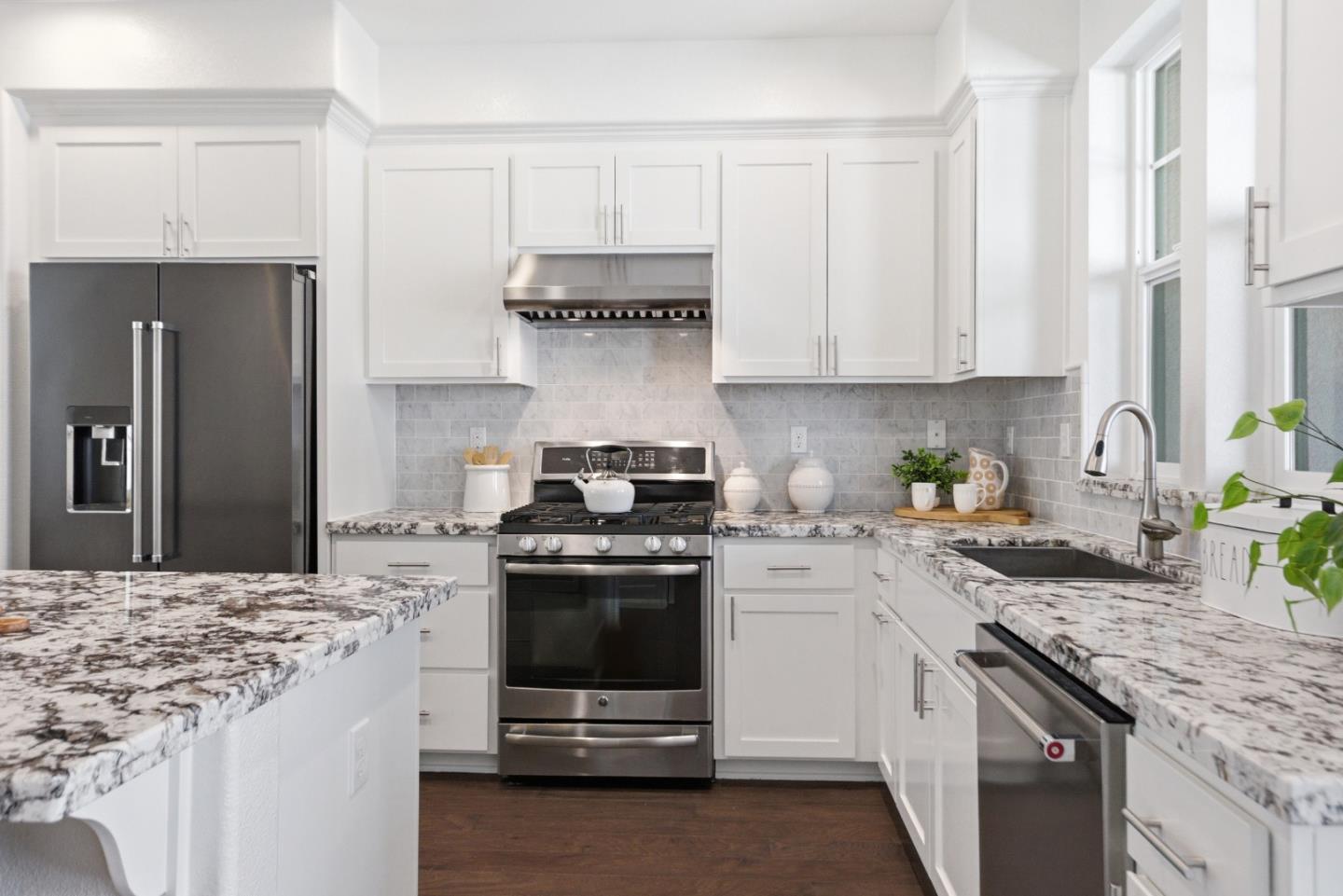 Detail Gallery Image 14 of 68 For 128 Ivory Palm Ter, Sunnyvale,  CA 94086 - 3 Beds | 3/1 Baths