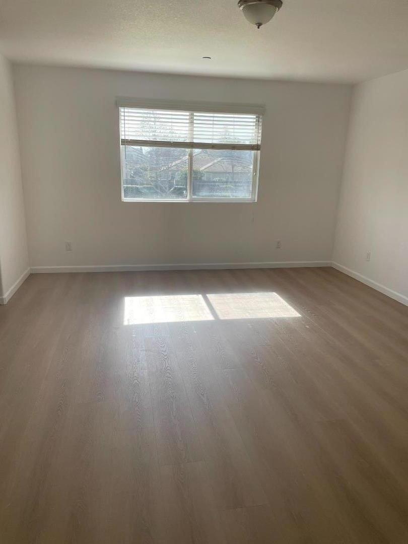 Detail Gallery Image 7 of 7 For 668 Town Sq, Lathrop,  CA 95330 - 5 Beds | 3 Baths