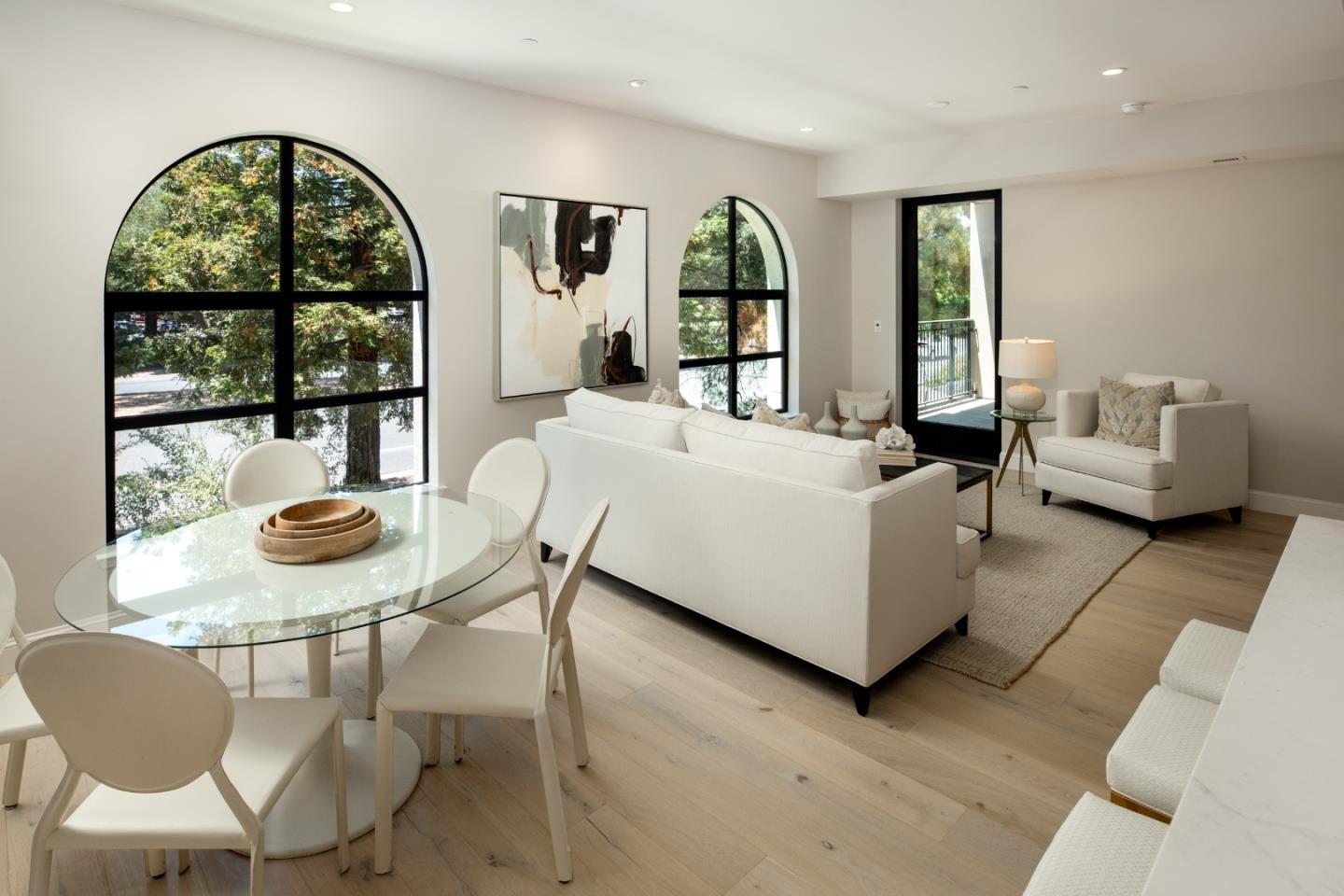 Detail Gallery Image 4 of 12 For 450 First St #202,  Los Altos,  CA 94022 - 2 Beds | 2/1 Baths