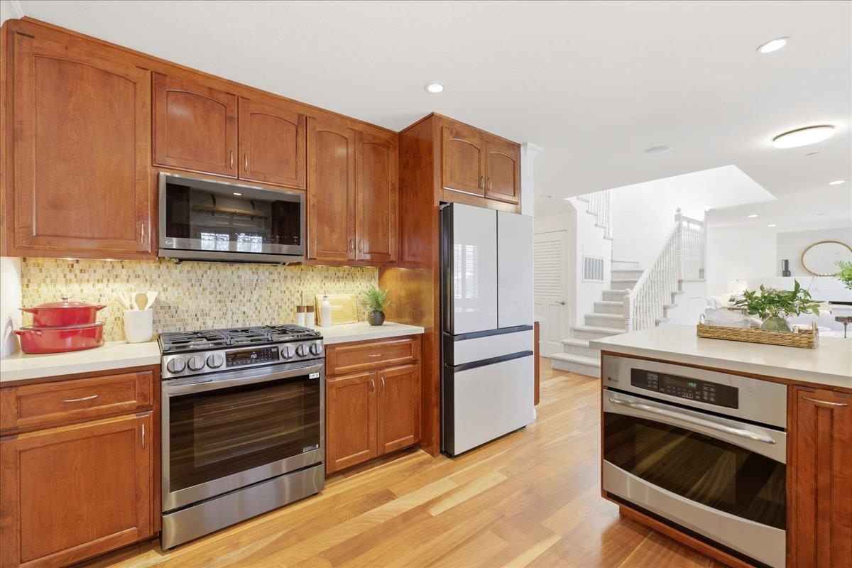 Detail Gallery Image 8 of 43 For 612 Hudson St, Redwood City,  CA 94061 - 4 Beds | 3 Baths