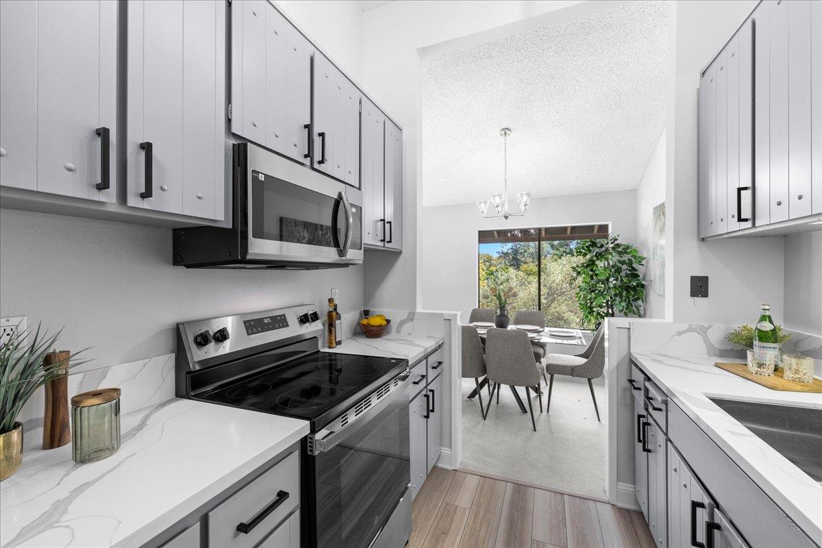 Detail Gallery Image 5 of 24 For 3378 Brittan Ave #16,  San Carlos,  CA 94070 - 2 Beds | 2 Baths