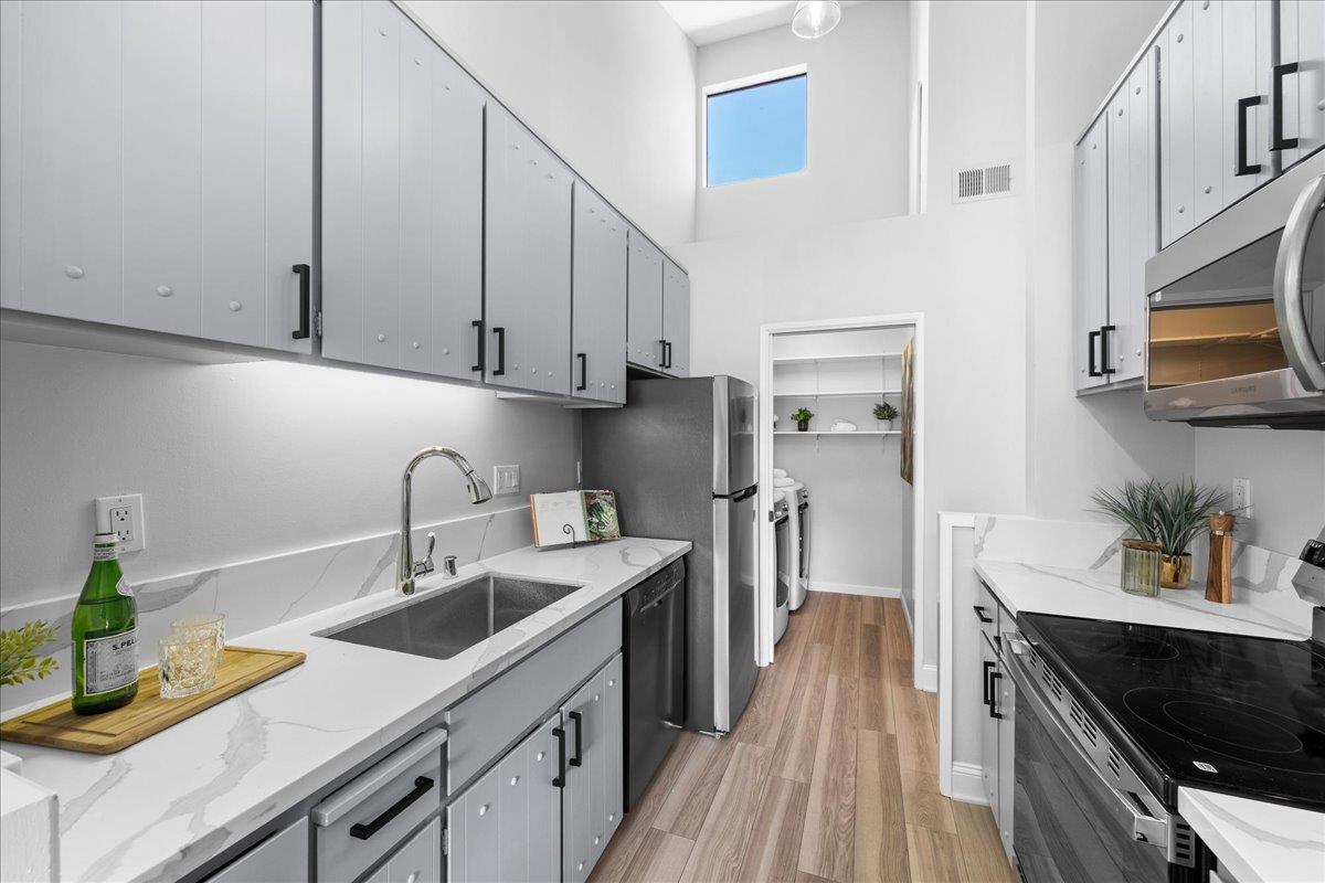 Detail Gallery Image 6 of 24 For 3378 Brittan Ave #16,  San Carlos,  CA 94070 - 2 Beds | 2 Baths