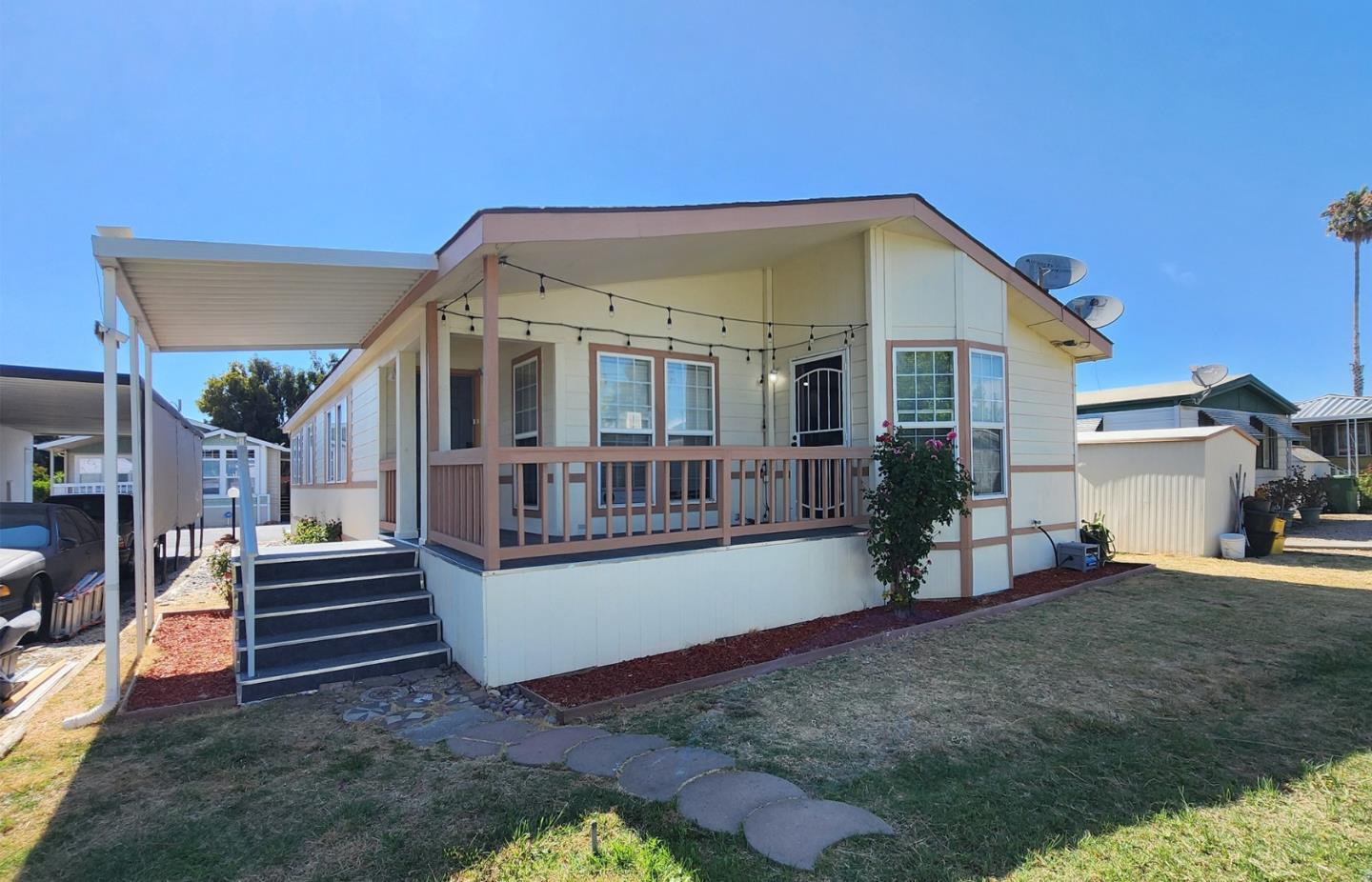 Detail Gallery Image 2 of 13 For 5450 Monterey Rd #142,  San Jose,  CA 95111 - 3 Beds | 2 Baths