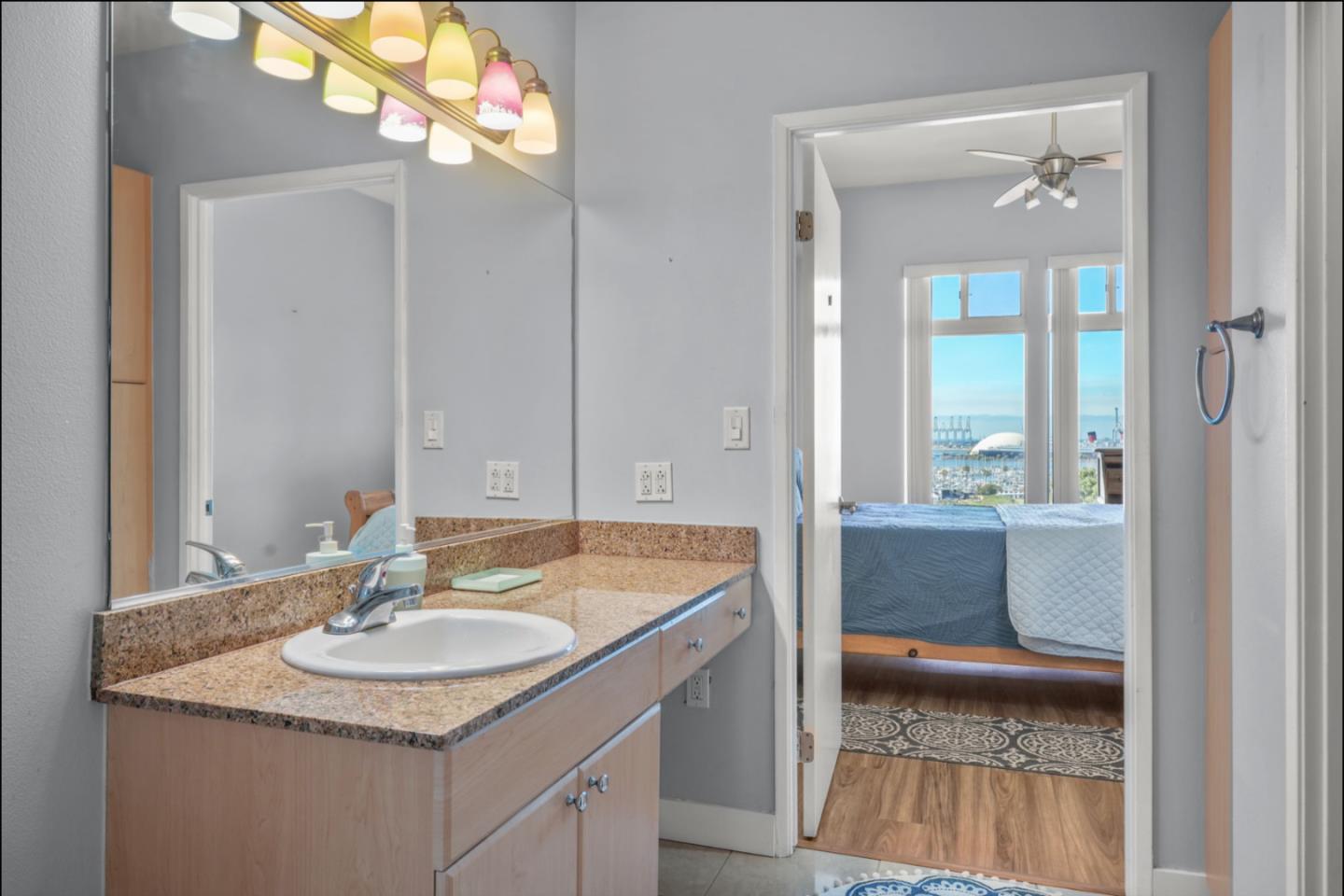 Detail Gallery Image 2 of 15 For 488 E Ocean Blvd #910,  Long Beach,  CA 90802 - 2 Beds | 2 Baths