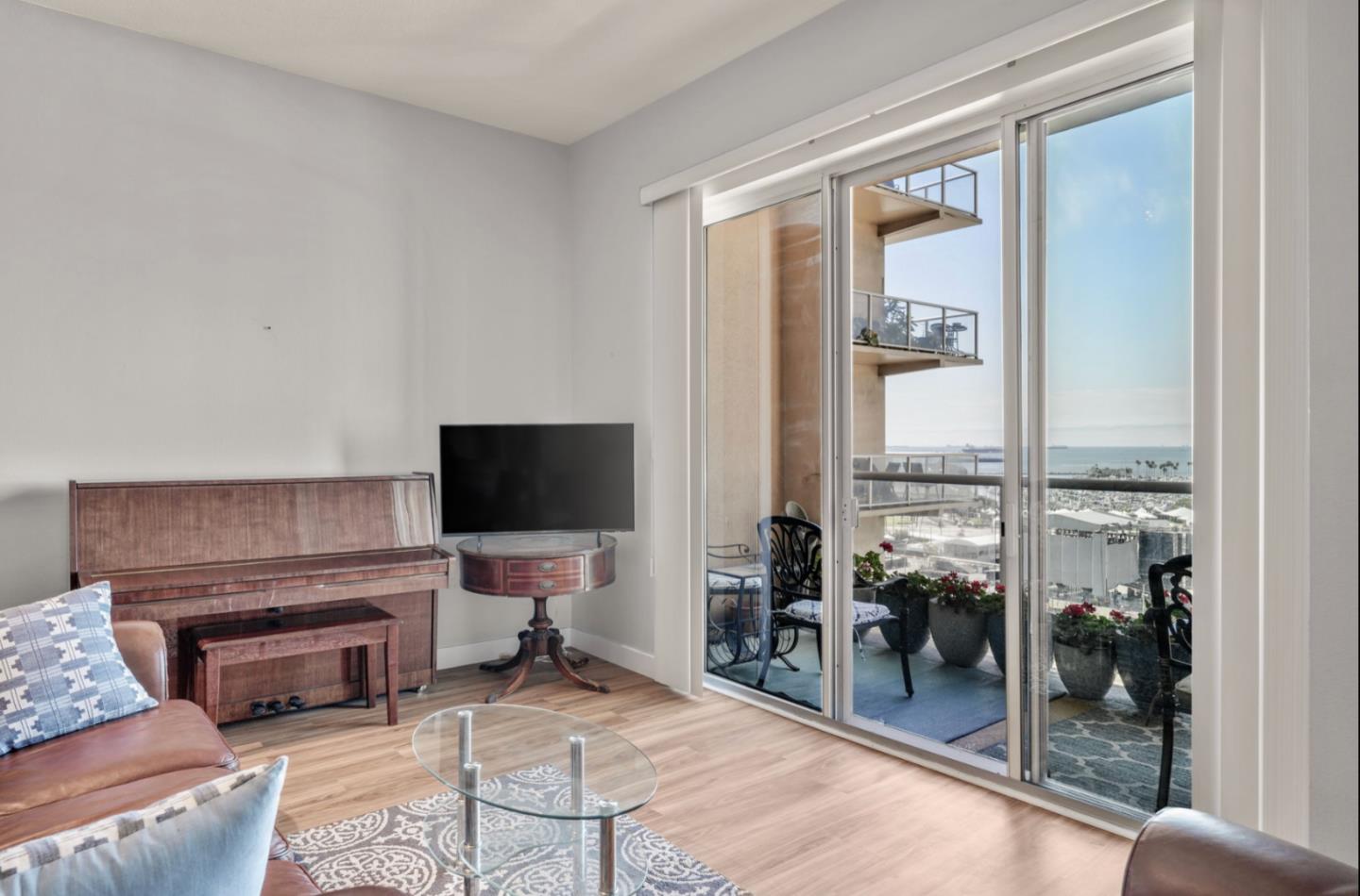 Detail Gallery Image 5 of 15 For 488 E Ocean Blvd #910,  Long Beach,  CA 90802 - 2 Beds | 2 Baths