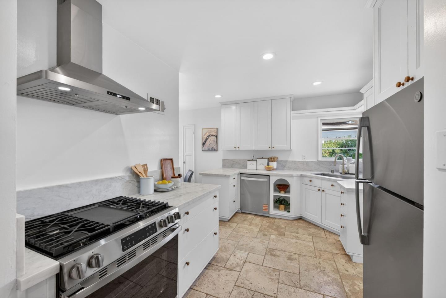 Detail Gallery Image 16 of 47 For 1680 Hanchett Ave, San Jose,  CA 95128 - 3 Beds | 2 Baths