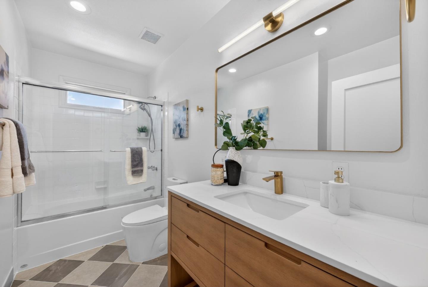 Detail Gallery Image 18 of 47 For 1680 Hanchett Ave, San Jose,  CA 95128 - 3 Beds | 2 Baths