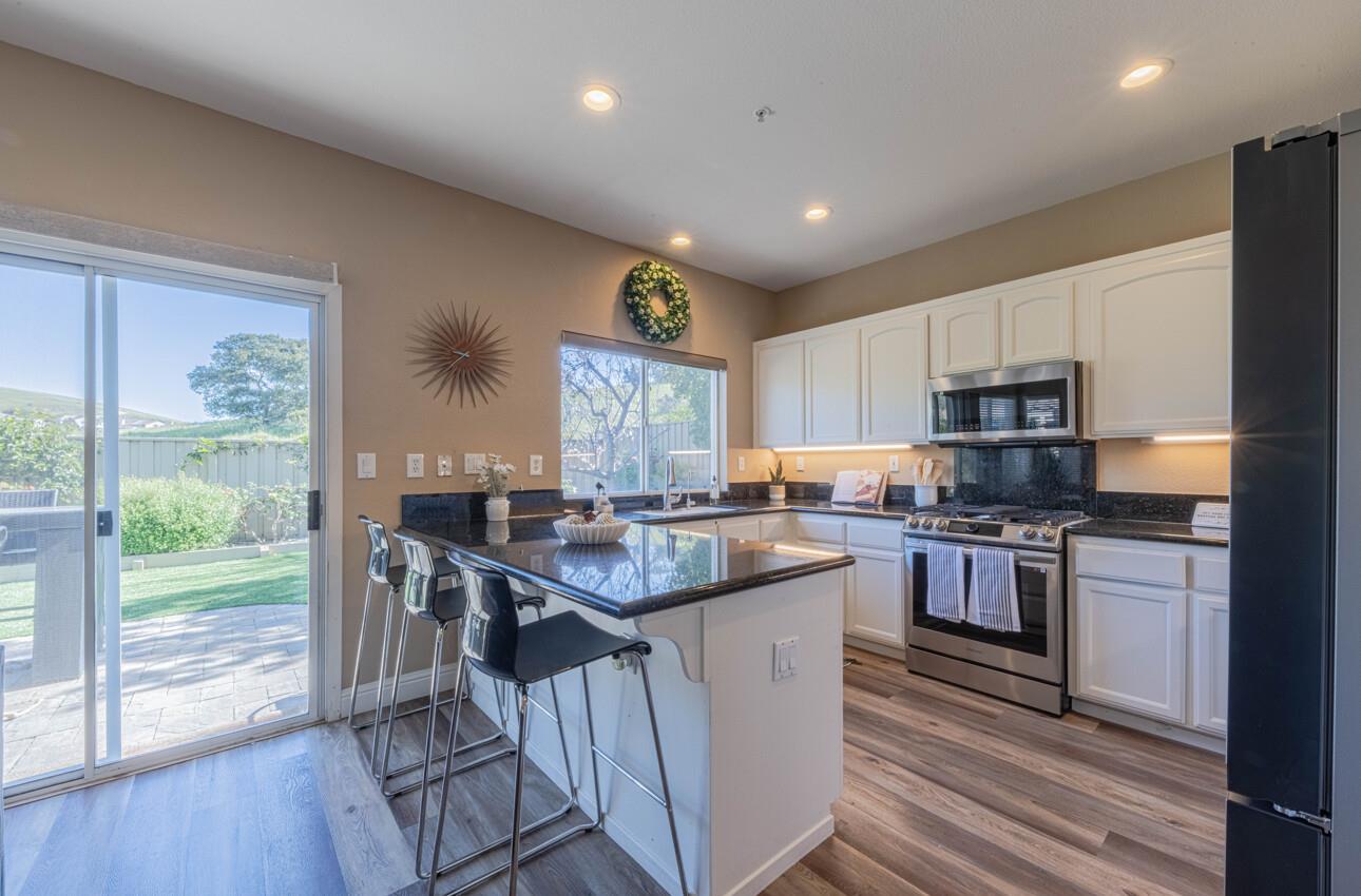 Detail Gallery Image 10 of 45 For 27312 Bavella Way, Salinas,  CA 93908 - 4 Beds | 2/1 Baths