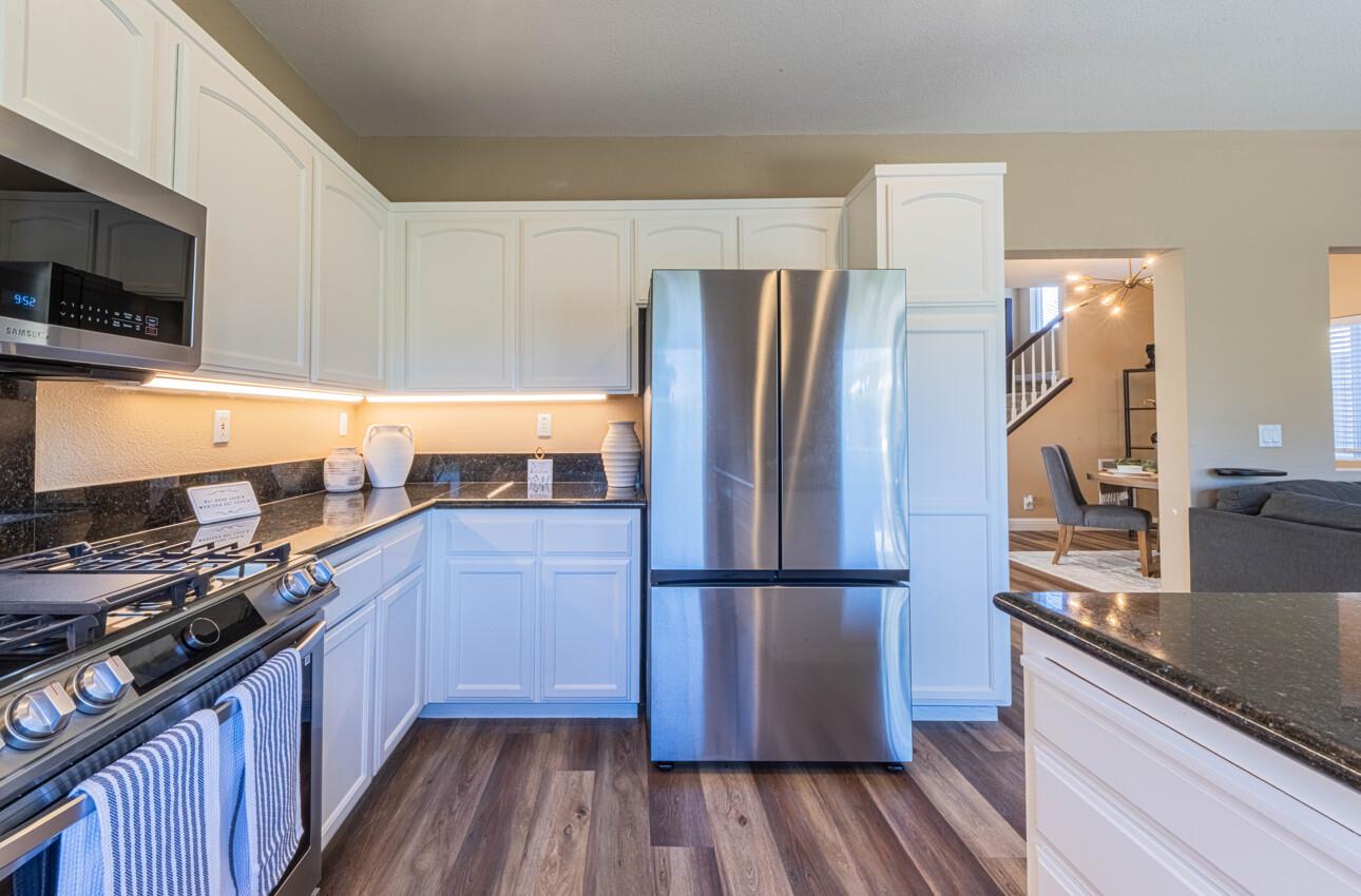 Detail Gallery Image 12 of 45 For 27312 Bavella Way, Salinas,  CA 93908 - 4 Beds | 2/1 Baths