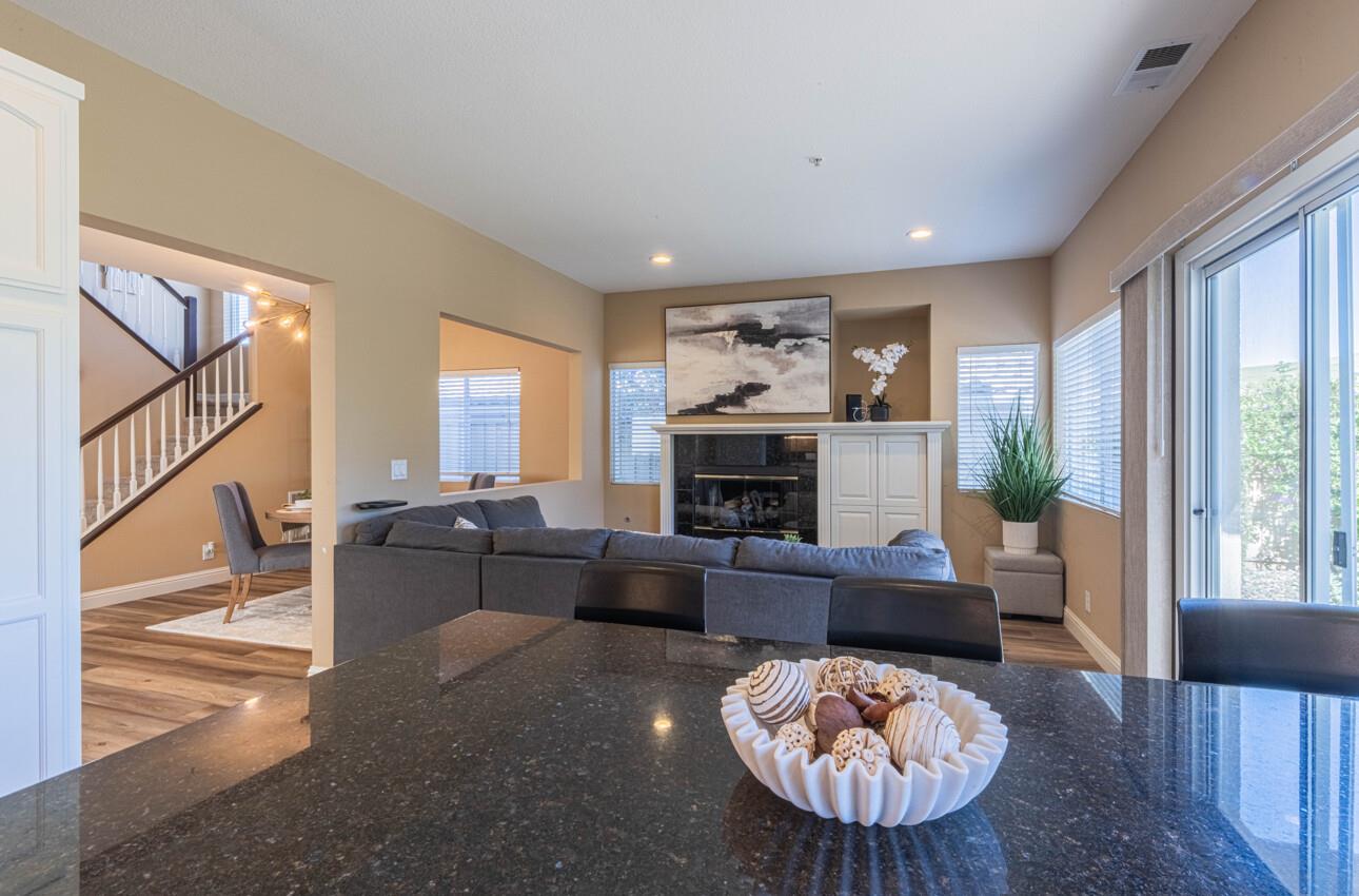 Detail Gallery Image 13 of 45 For 27312 Bavella Way, Salinas,  CA 93908 - 4 Beds | 2/1 Baths