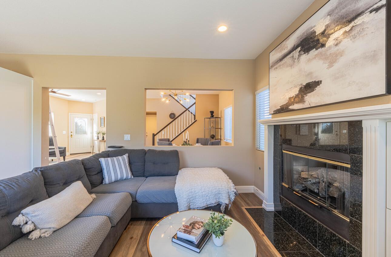 Detail Gallery Image 14 of 45 For 27312 Bavella Way, Salinas,  CA 93908 - 4 Beds | 2/1 Baths