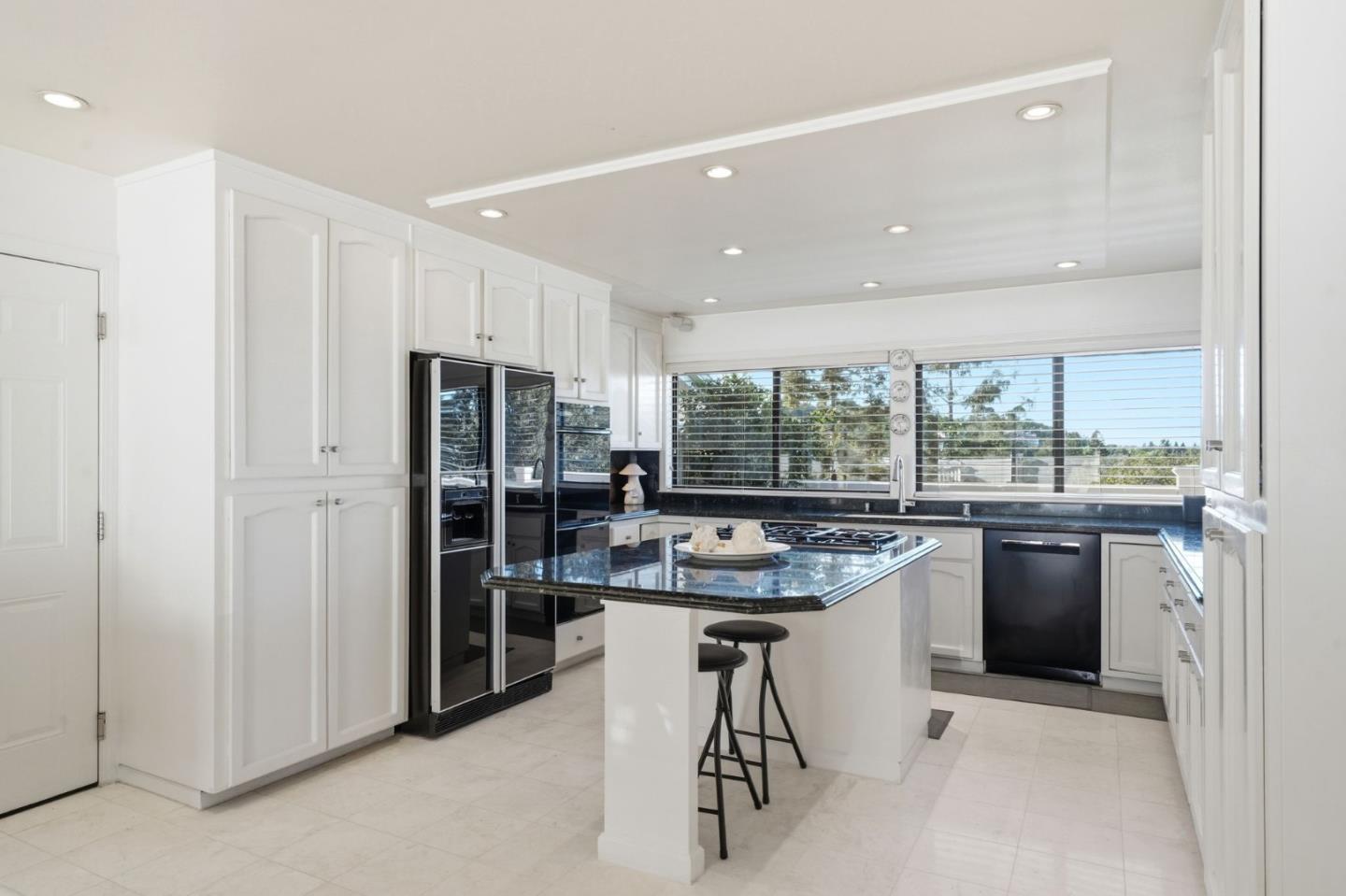 Detail Gallery Image 17 of 61 For 911 Matts Ct, Los Altos,  CA 94024 - 4 Beds | 2/1 Baths