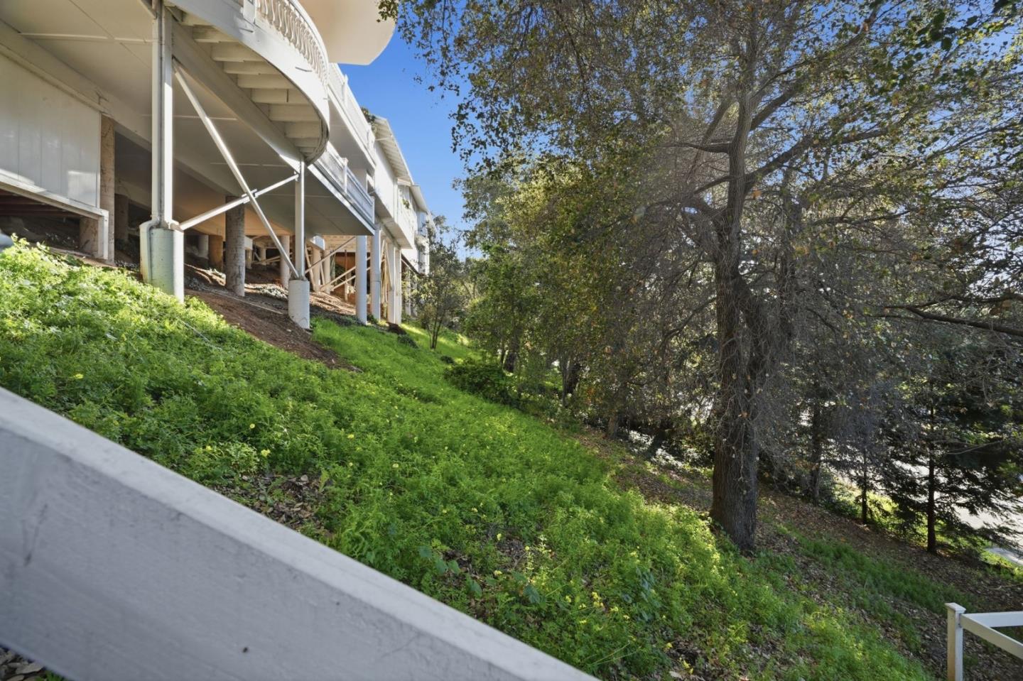 Detail Gallery Image 59 of 61 For 911 Matts Ct, Los Altos,  CA 94024 - 4 Beds | 2/1 Baths