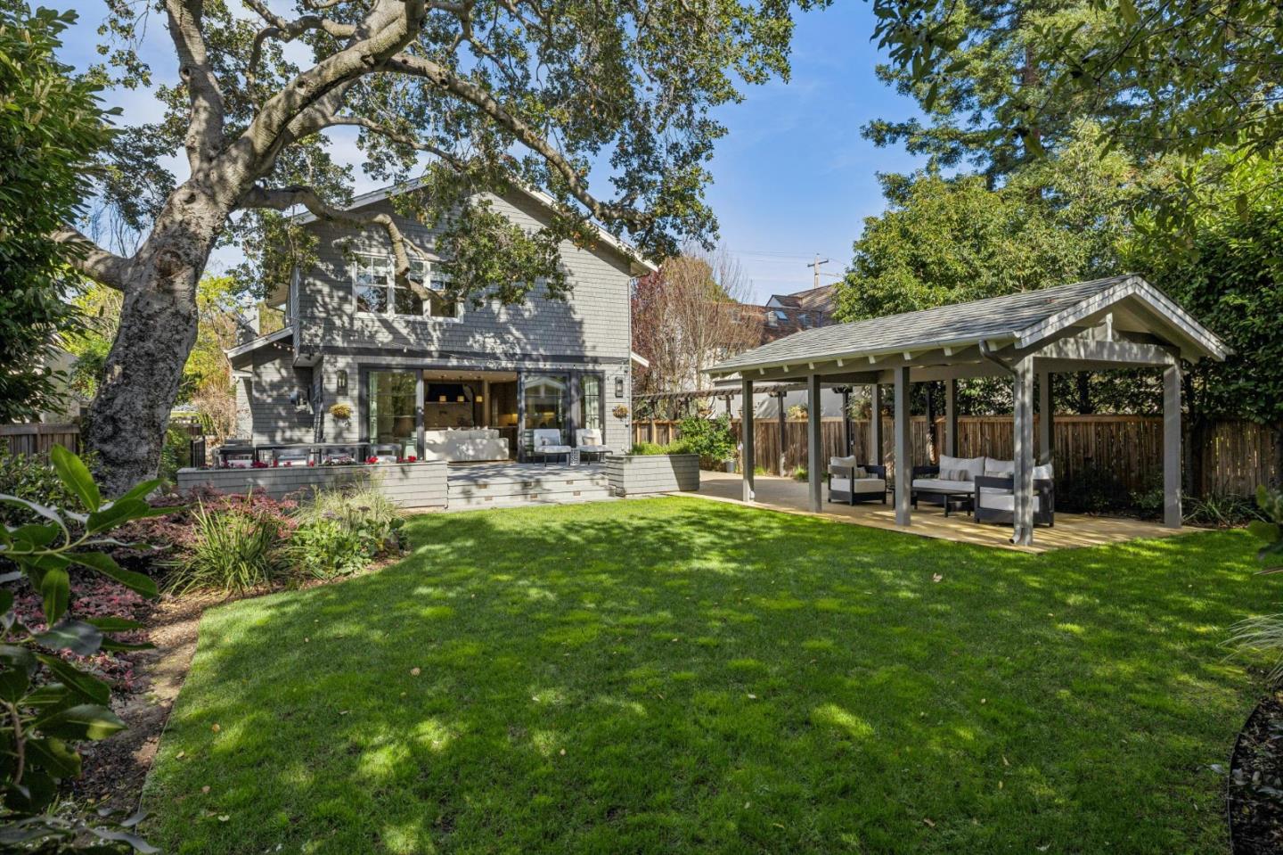 Detail Gallery Image 2 of 37 For 1042 Cowper St, Palo Alto,  CA 94301 - 5 Beds | 5/1 Baths