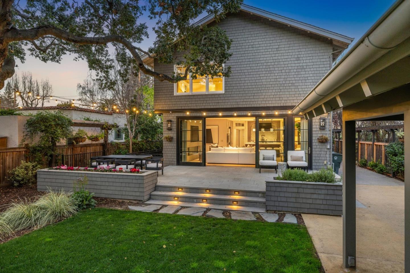 Detail Gallery Image 33 of 37 For 1042 Cowper St, Palo Alto,  CA 94301 - 5 Beds | 5/1 Baths