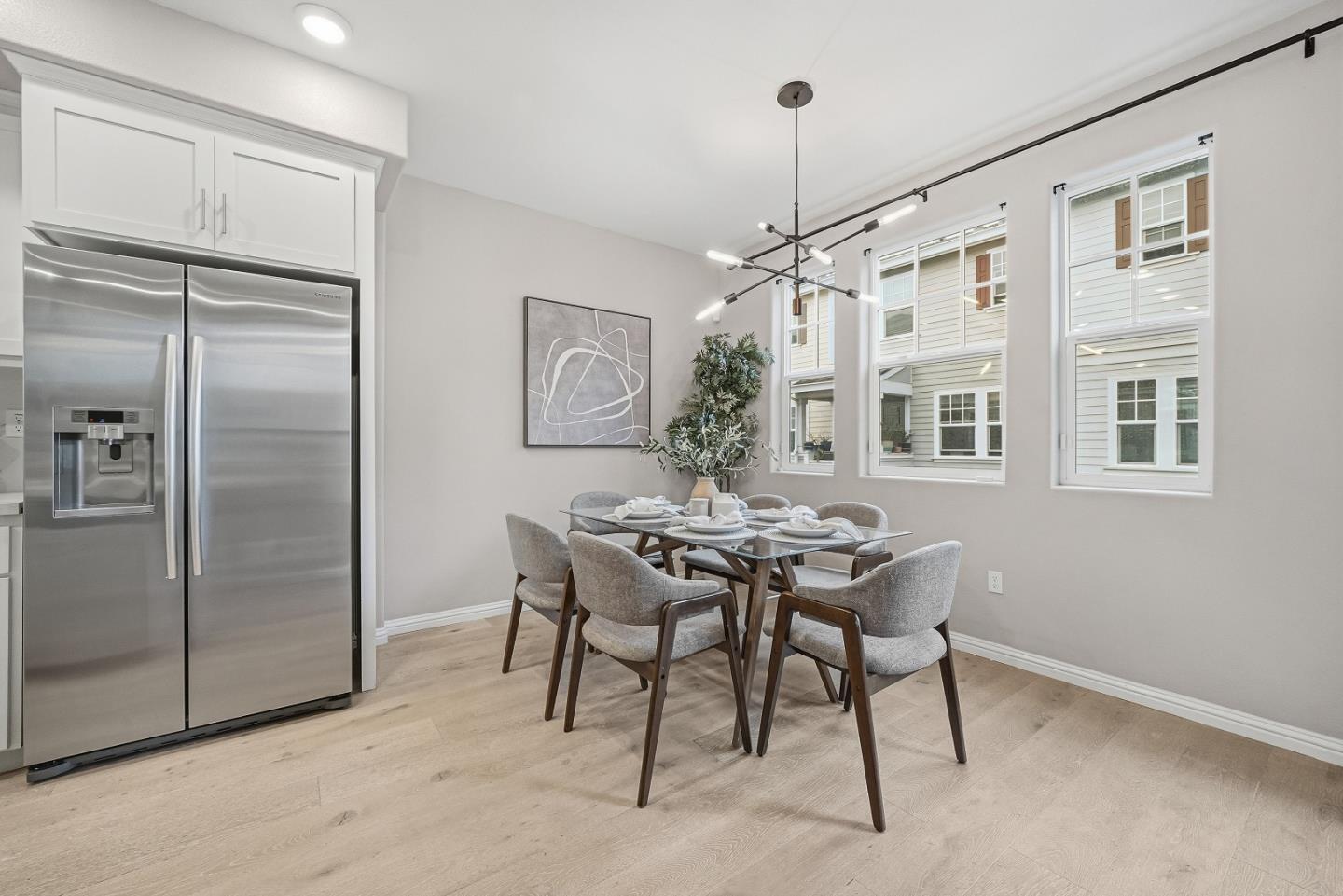 Detail Gallery Image 14 of 65 For 346 Circuit Way, Mountain View,  CA 94043 - 3 Beds | 3/1 Baths