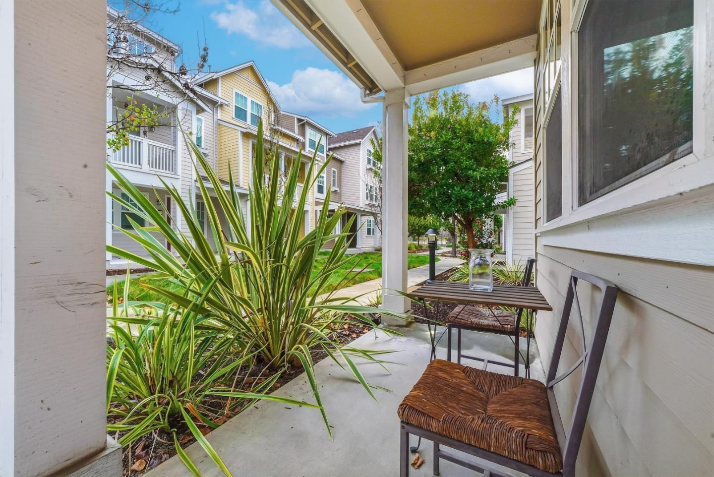 Detail Gallery Image 36 of 65 For 346 Circuit Way, Mountain View,  CA 94043 - 3 Beds | 3/1 Baths