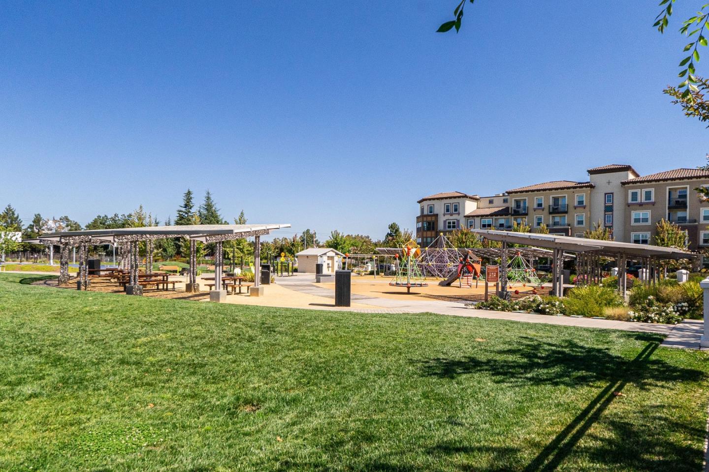 Detail Gallery Image 43 of 65 For 346 Circuit Way, Mountain View,  CA 94043 - 3 Beds | 3/1 Baths