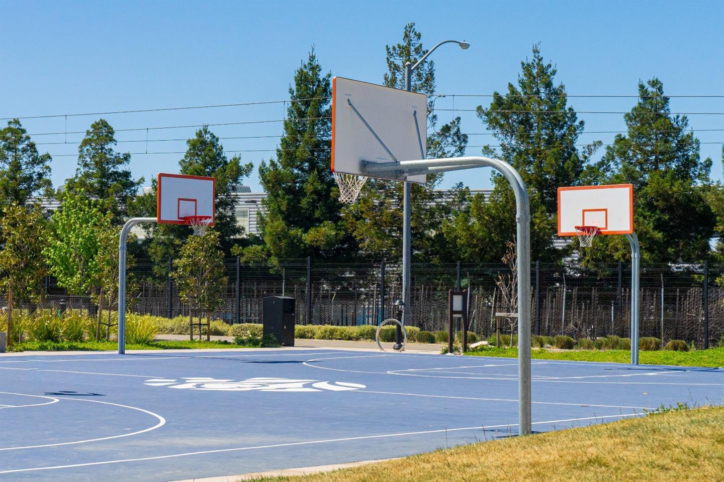 Detail Gallery Image 53 of 65 For 346 Circuit Way, Mountain View,  CA 94043 - 3 Beds | 3/1 Baths