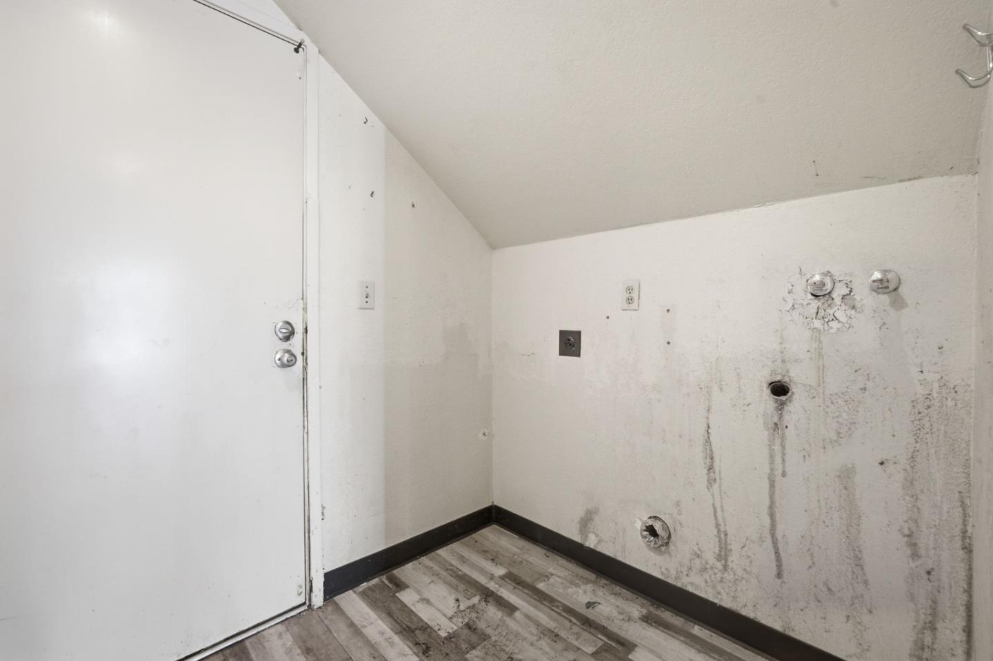 Detail Gallery Image 38 of 49 For 2811 Glen Firth Dr, San Jose,  CA 95133 - 4 Beds | 3 Baths