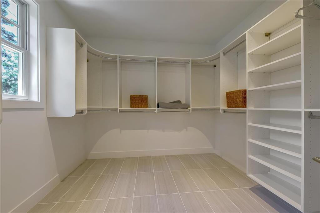 Detail Gallery Image 13 of 32 For 18816 Montalvo Oaks Cir, Monte Sereno,  CA 95030 - 5 Beds | 4/1 Baths